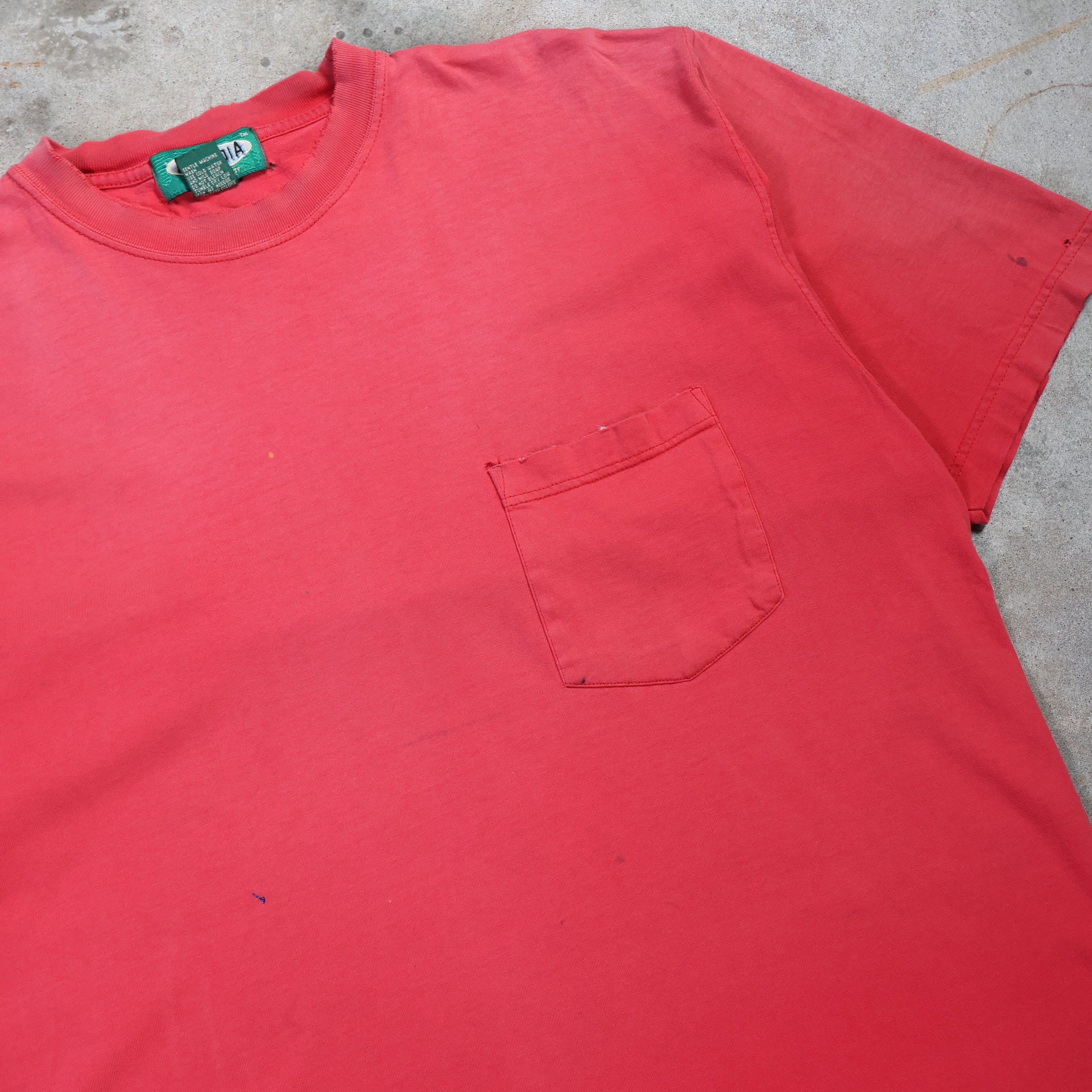 Faded Red Worn Blank Pocket T-Shirt 90s (Large)