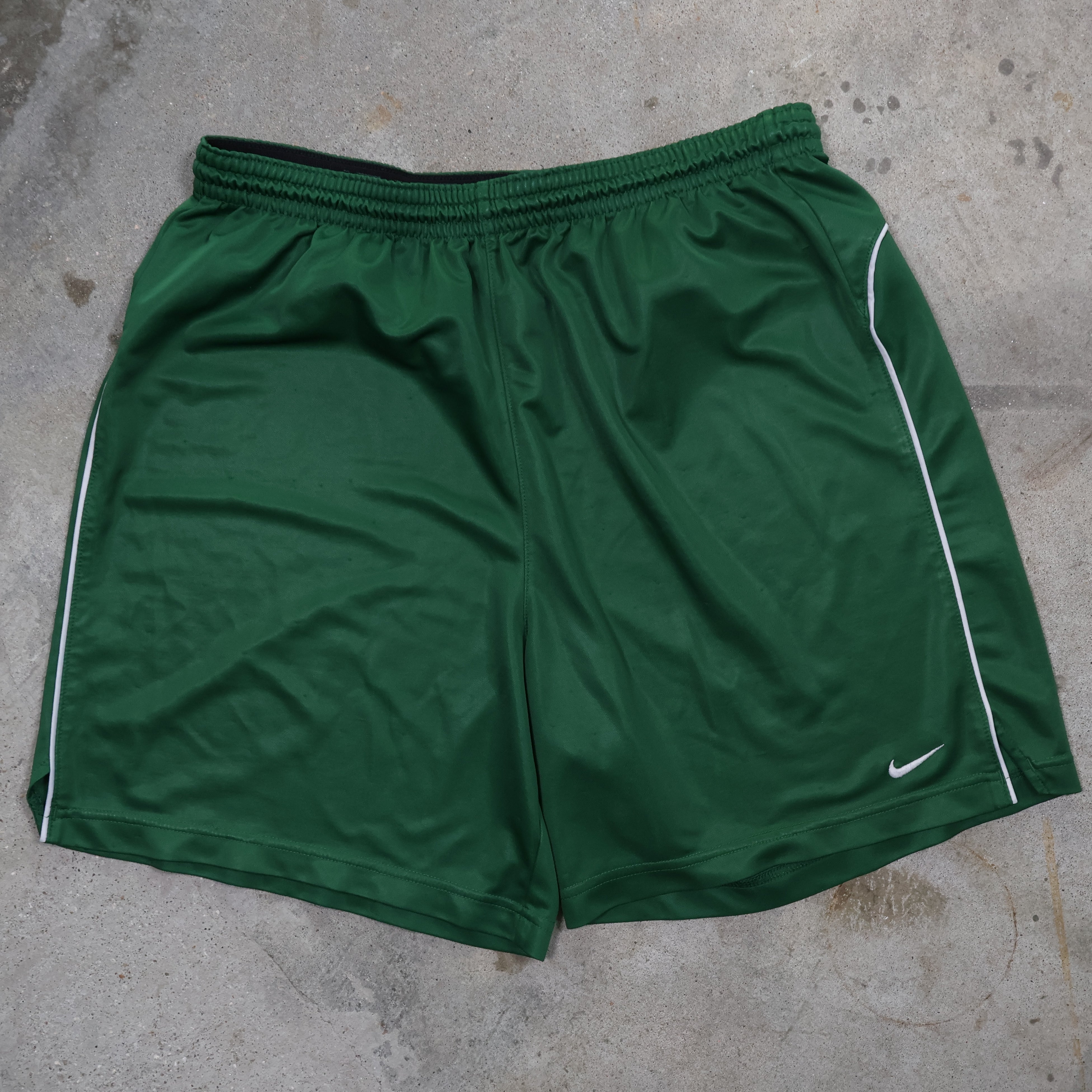 Green Nike Shorts 00s (Medium)