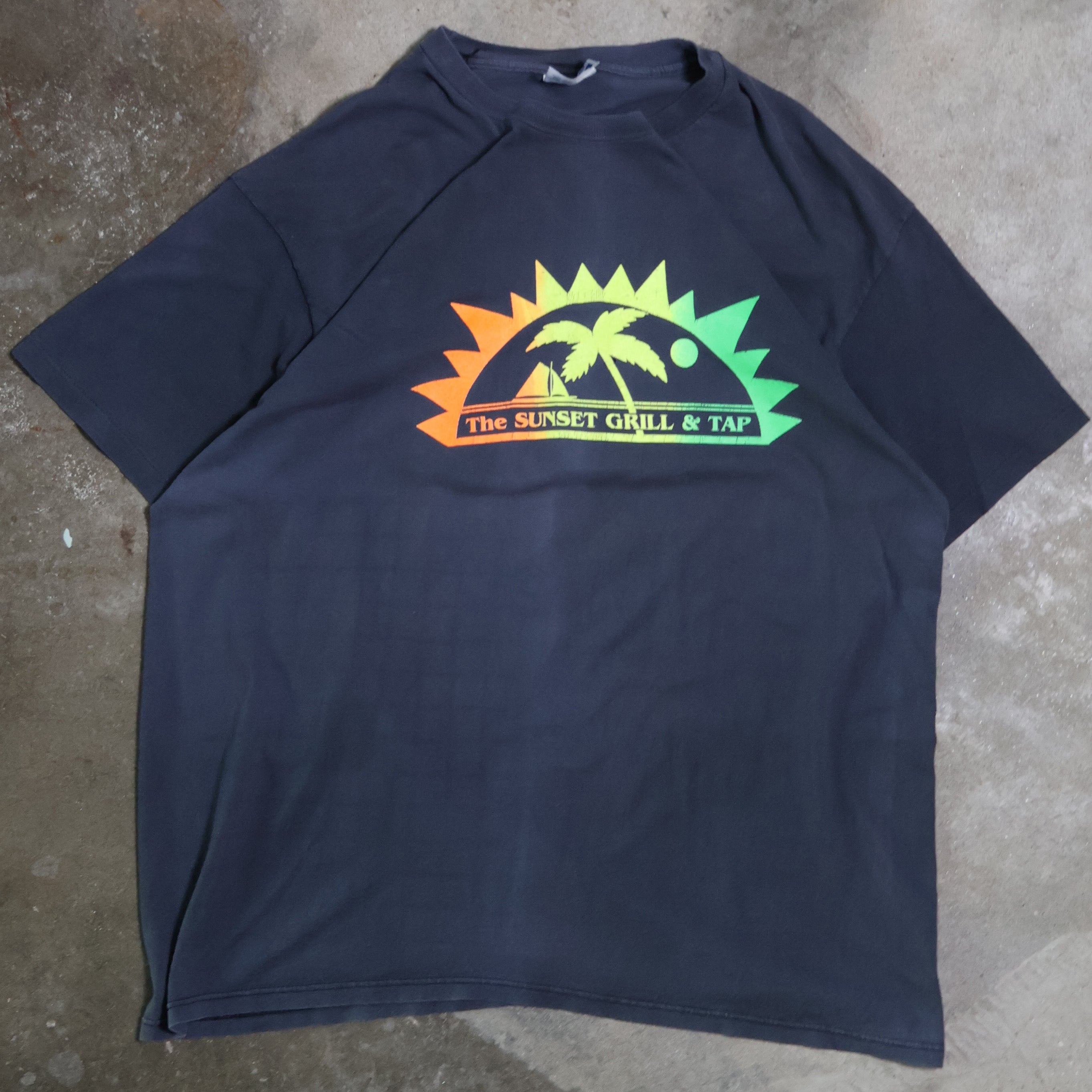 The Sunset Grill & Tap T-Shirt 80s (XL)