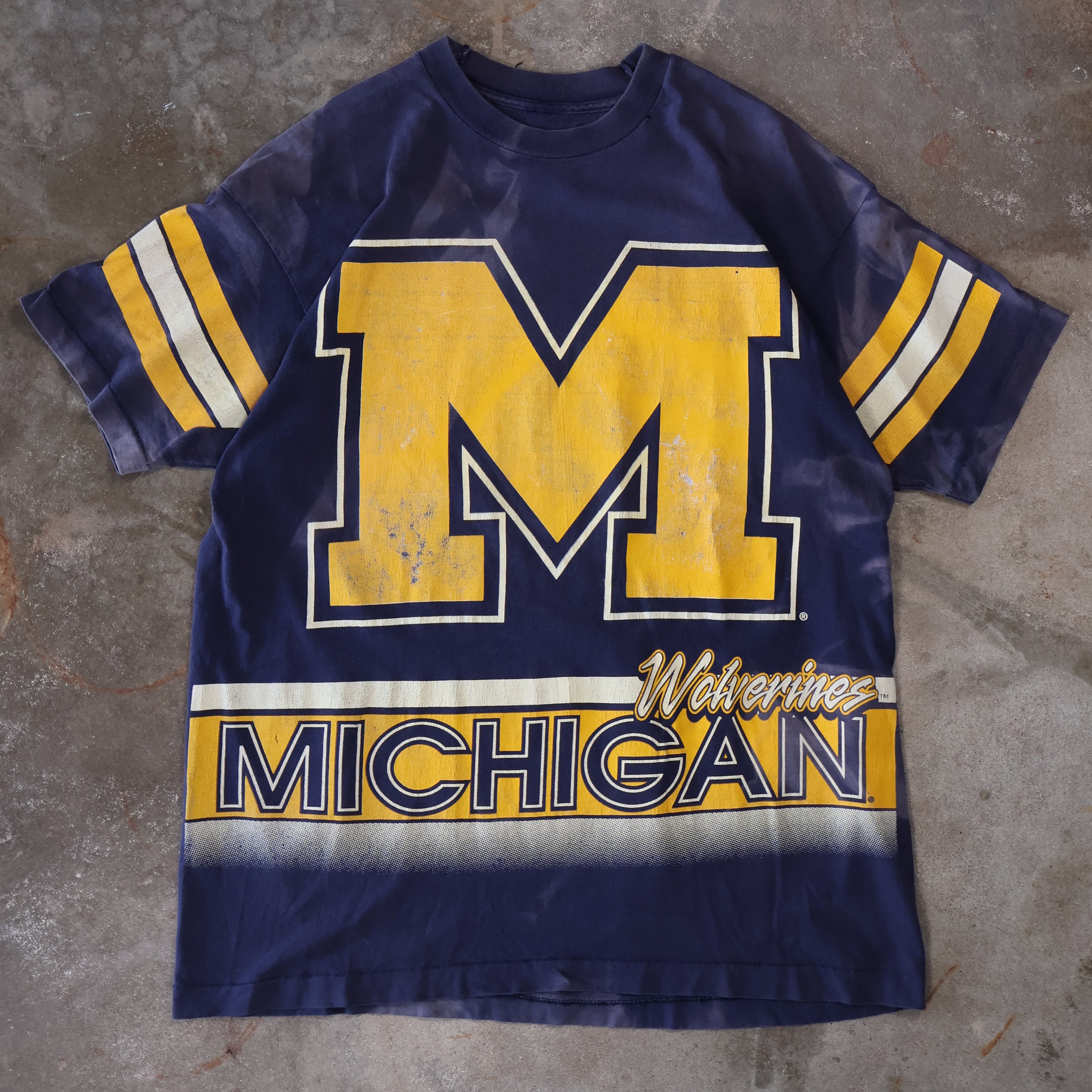 Sun-Faded Michigan Wolverines All-Over Print T-Shirt 90s (XL)