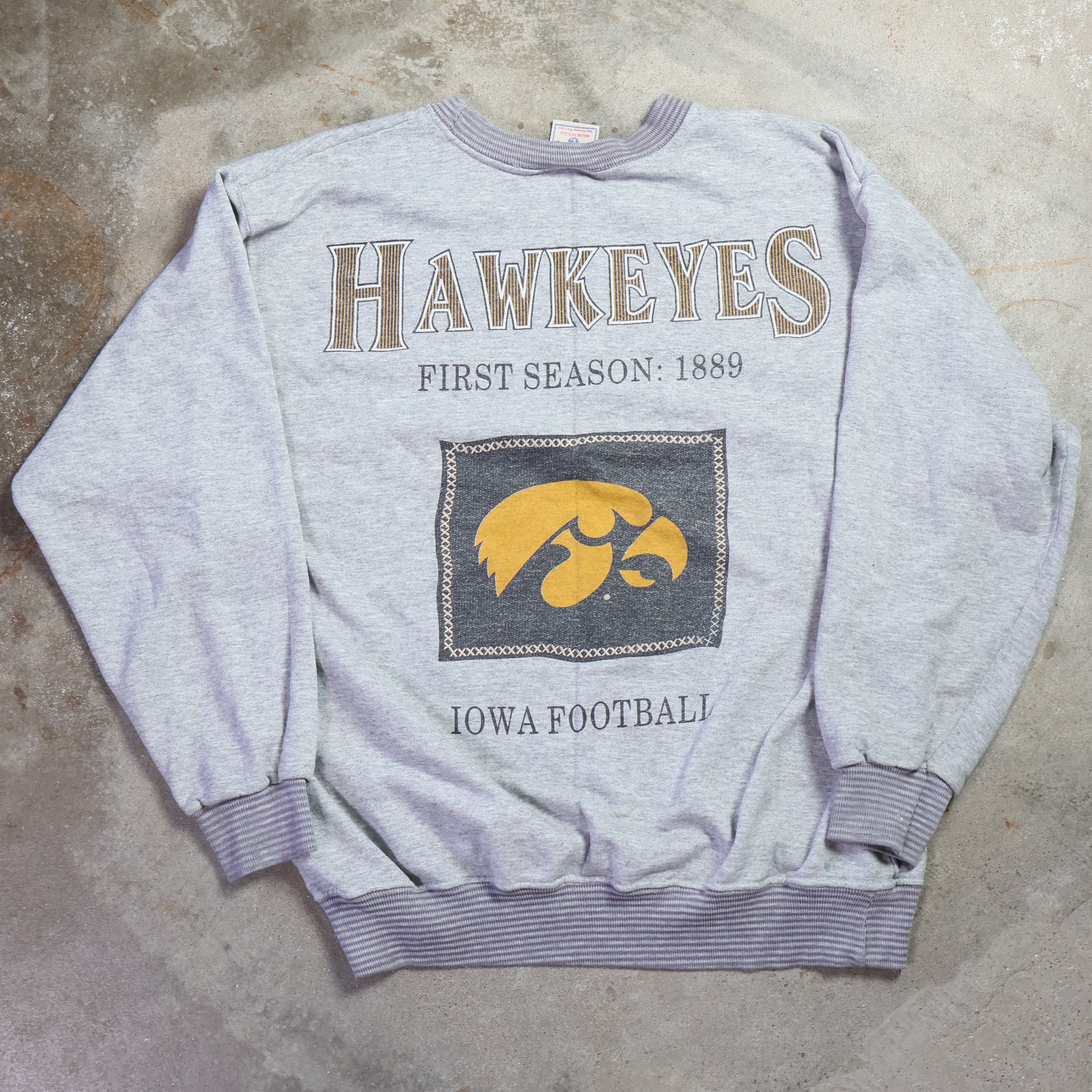 Iowa Hawkeyes College Football Sweatshirt 90s (Medium)