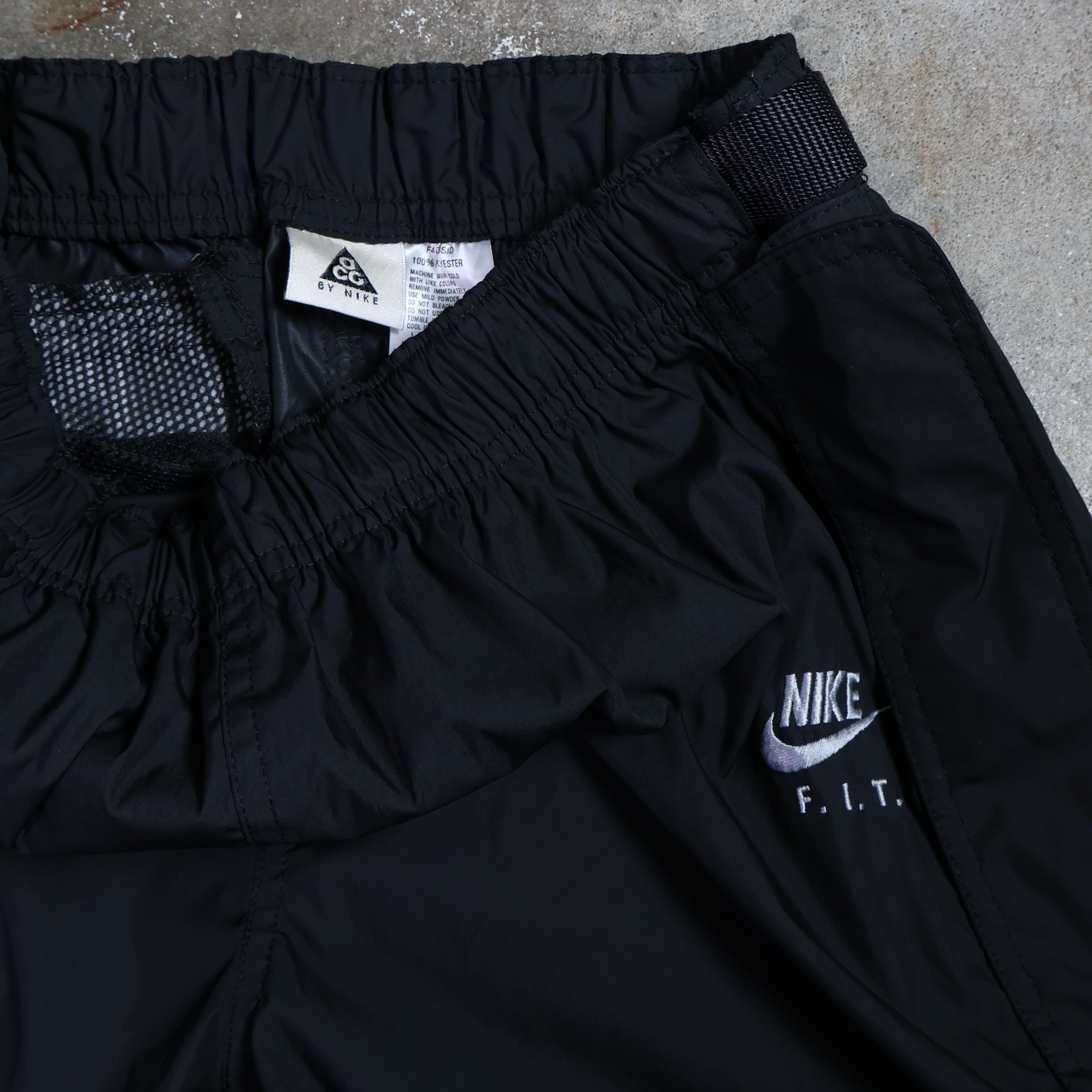 Nike ACG Nylon Pants 90s (Medium)