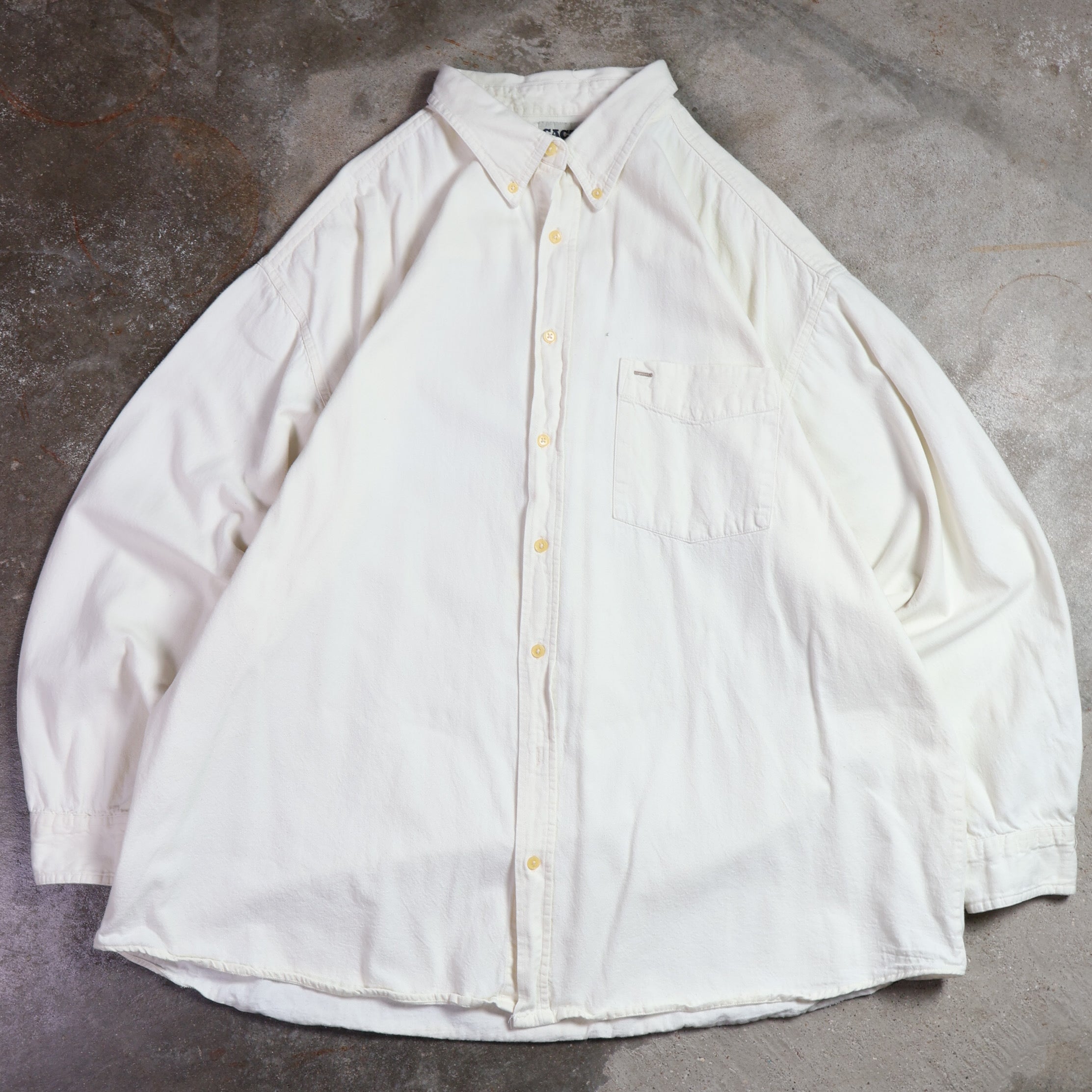 White Button-Up Shirt 90s (XXL)