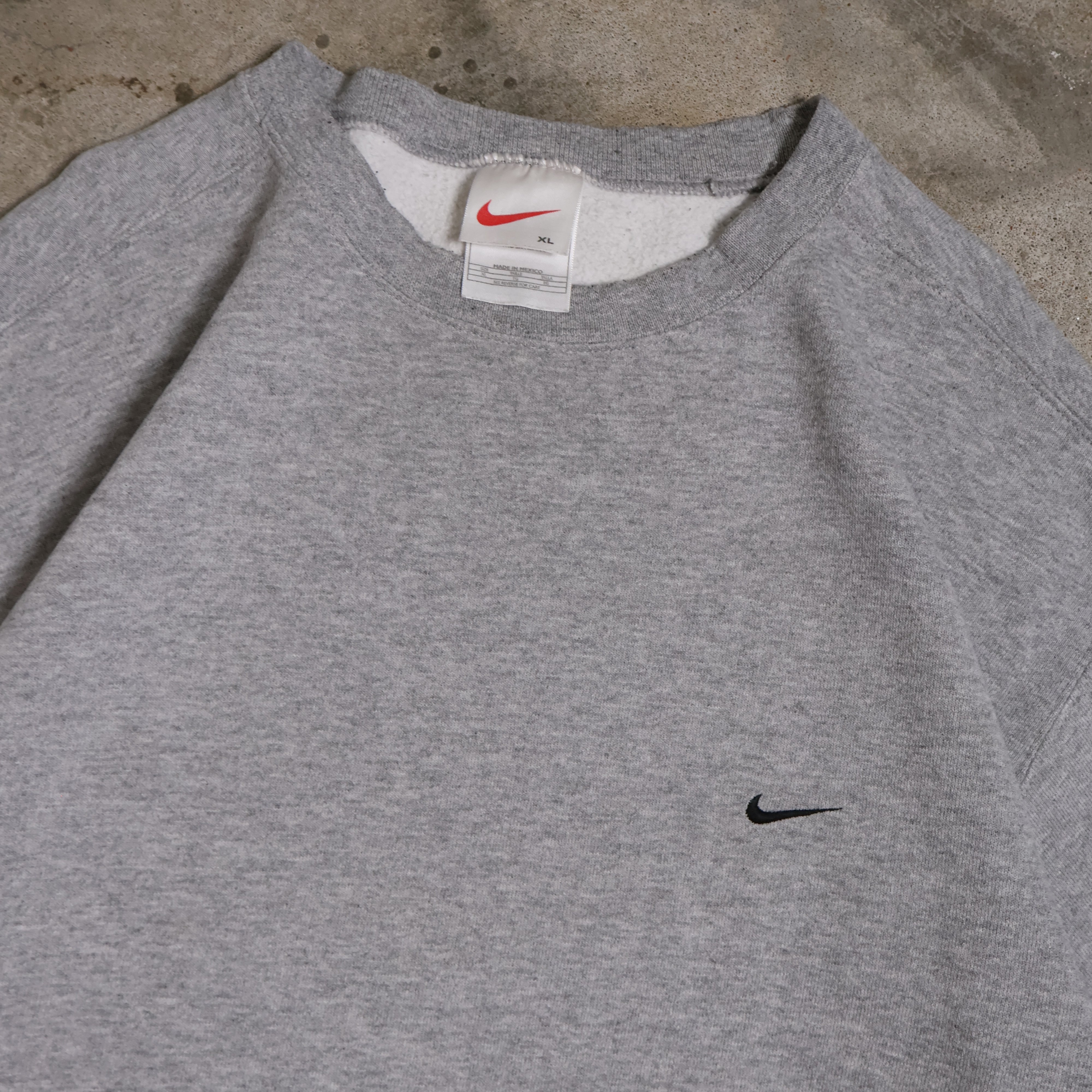 Gray Nike Essential Sweatshirt 90s (XL)