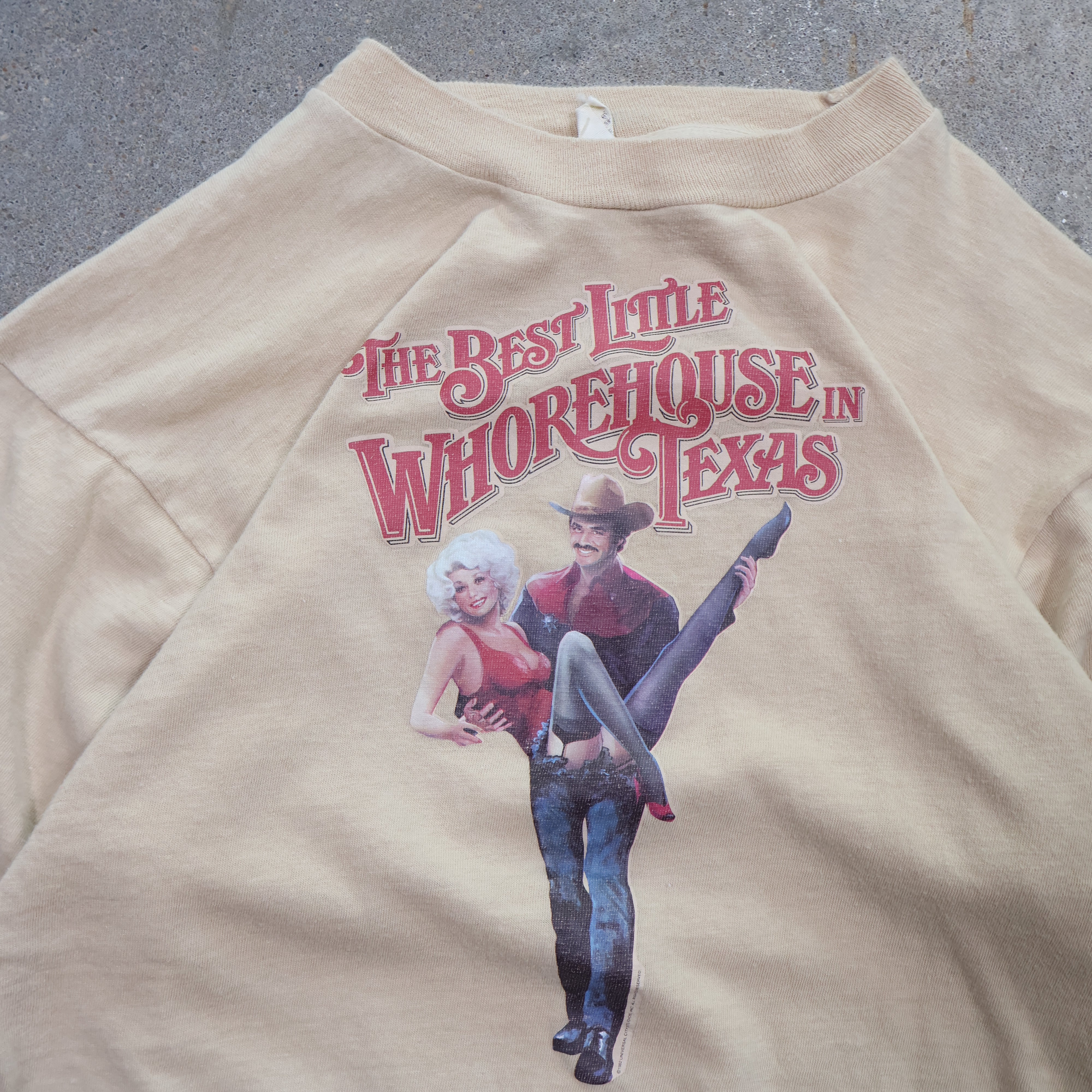 The Best Little Whorehouse in Texas Movie T-Shirt 1982 (Small)